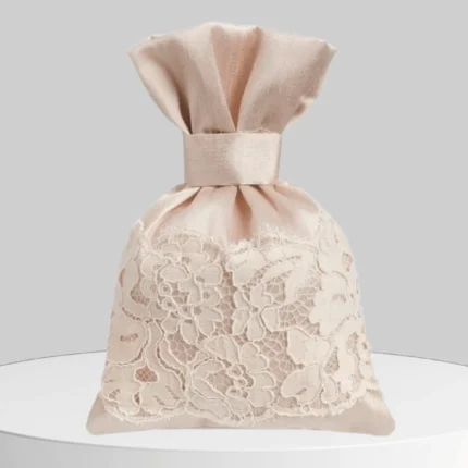 Μπομπονιέρα Γάμου Πουγκί από Μετάξι Σαντούκ με Δαντέλα